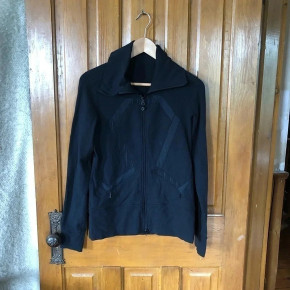Lululemon Full  Zip - Picture 2 of 9